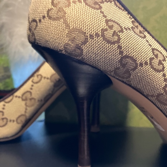 Gucci ! Worn once broken ankle . 8 B classic as u can get $350 - Picture 7 of 11